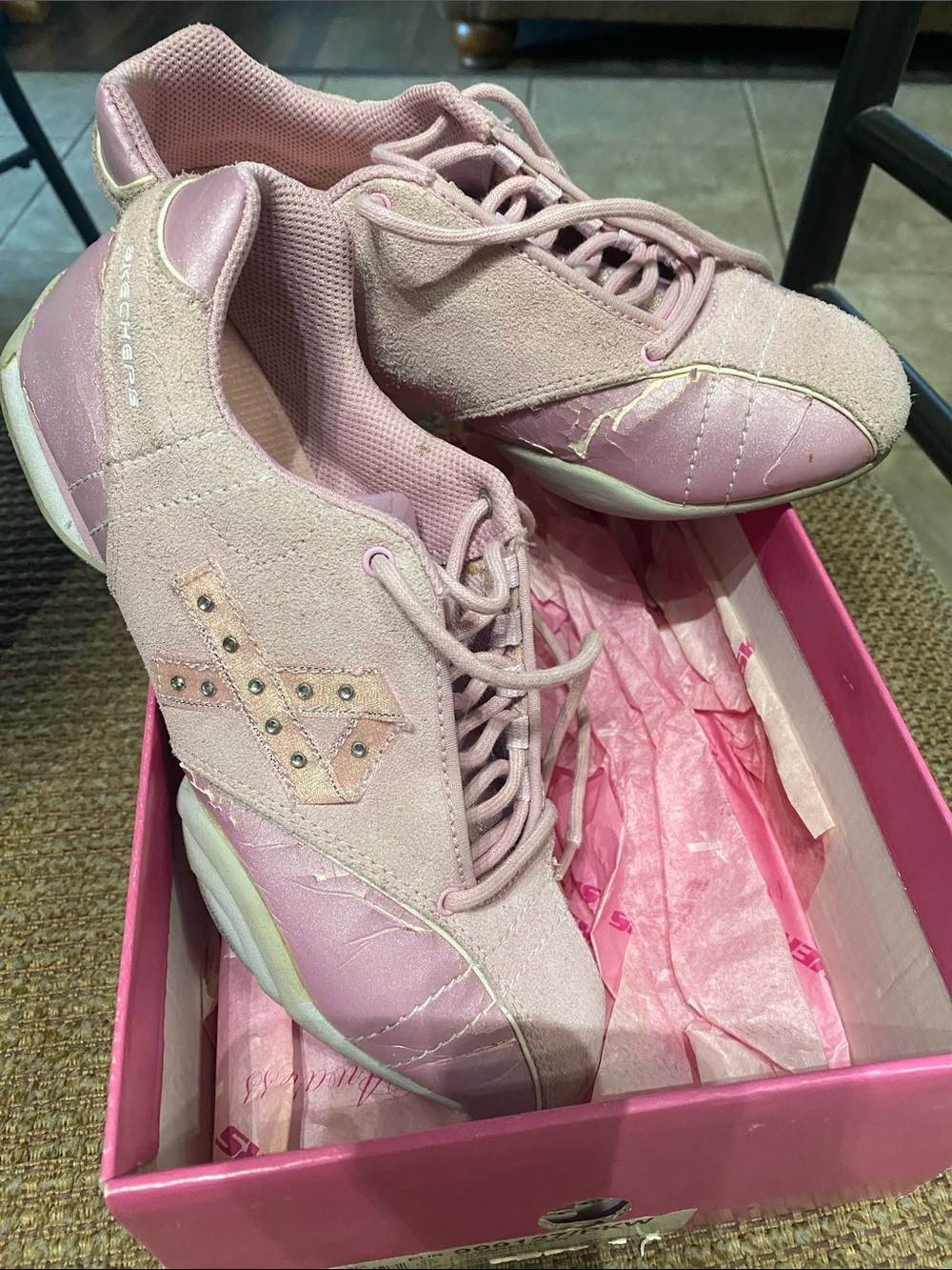 SKETCHERS Breast Cancer Awareness Pink Ribbon sneakers ***see ALL pics *** sz 6
